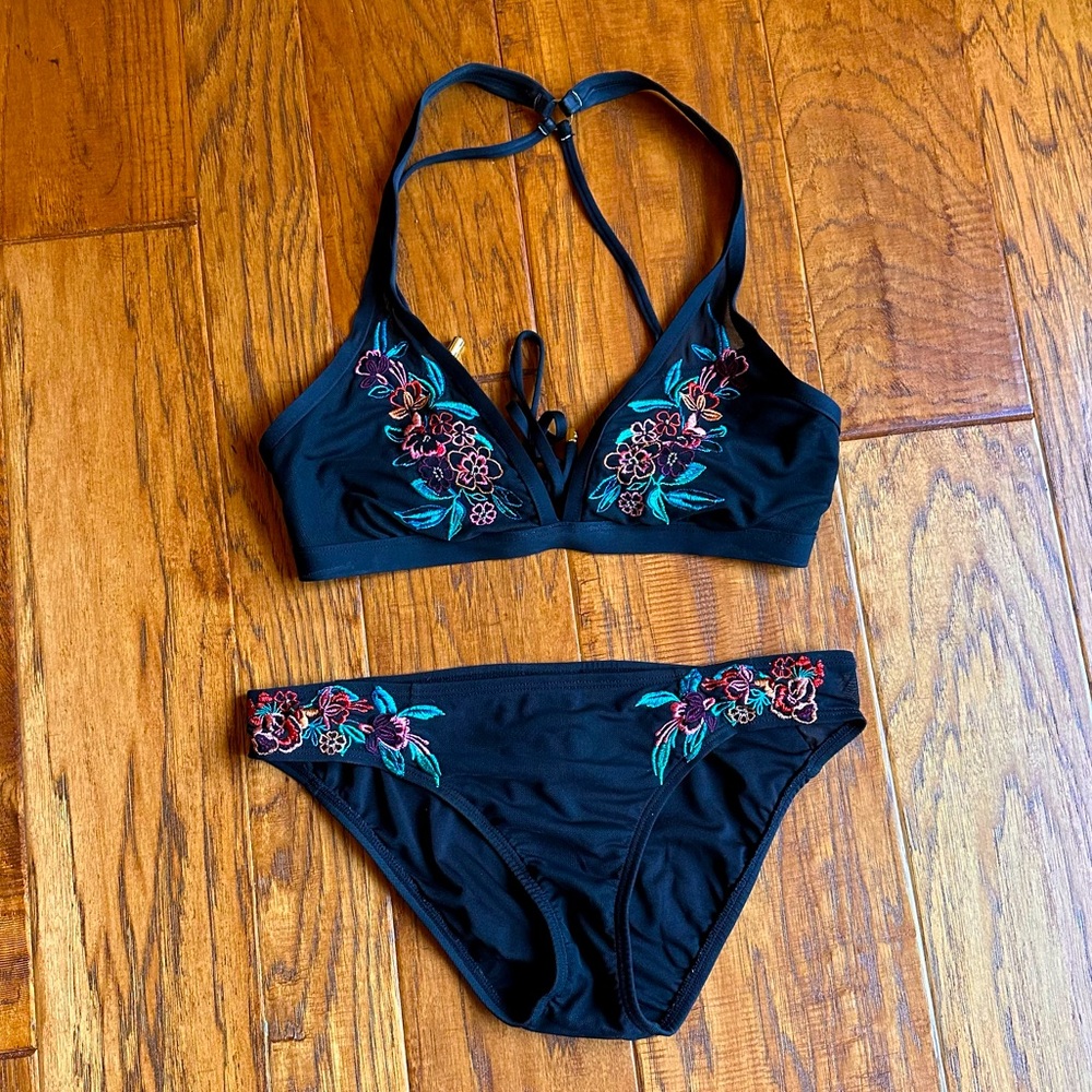 LAUNDRY By Shelli Segal Embroidered Black Bikini Set Size Small